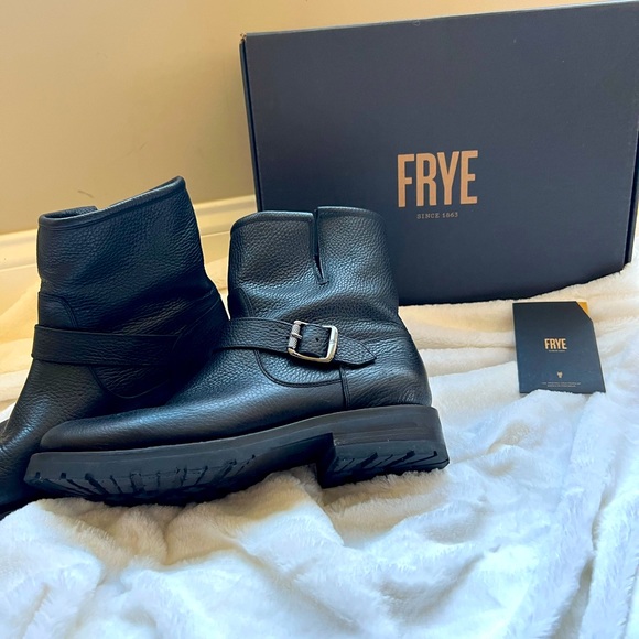 Frye Shoes - FRYE NATALIE SHORT ENGINEER LUG